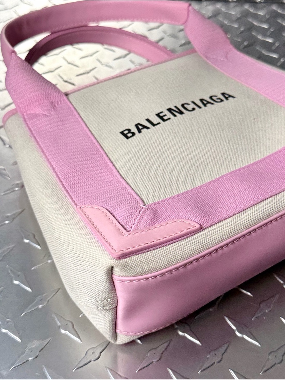 Balenciaga Navy Cabas XS Logo Canvas Tote in Pink - Picture 4 of 12